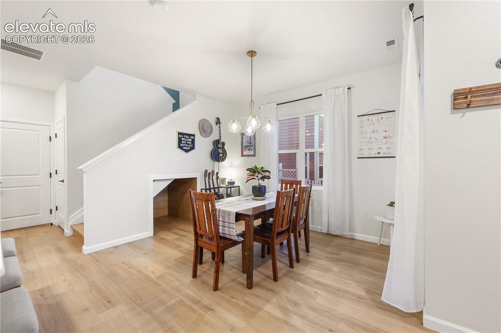 Image 11 of 23: Dining Area