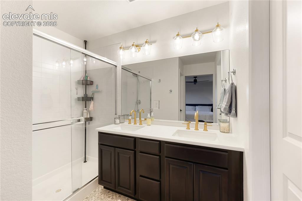 Image 15 of 23: Bathroom