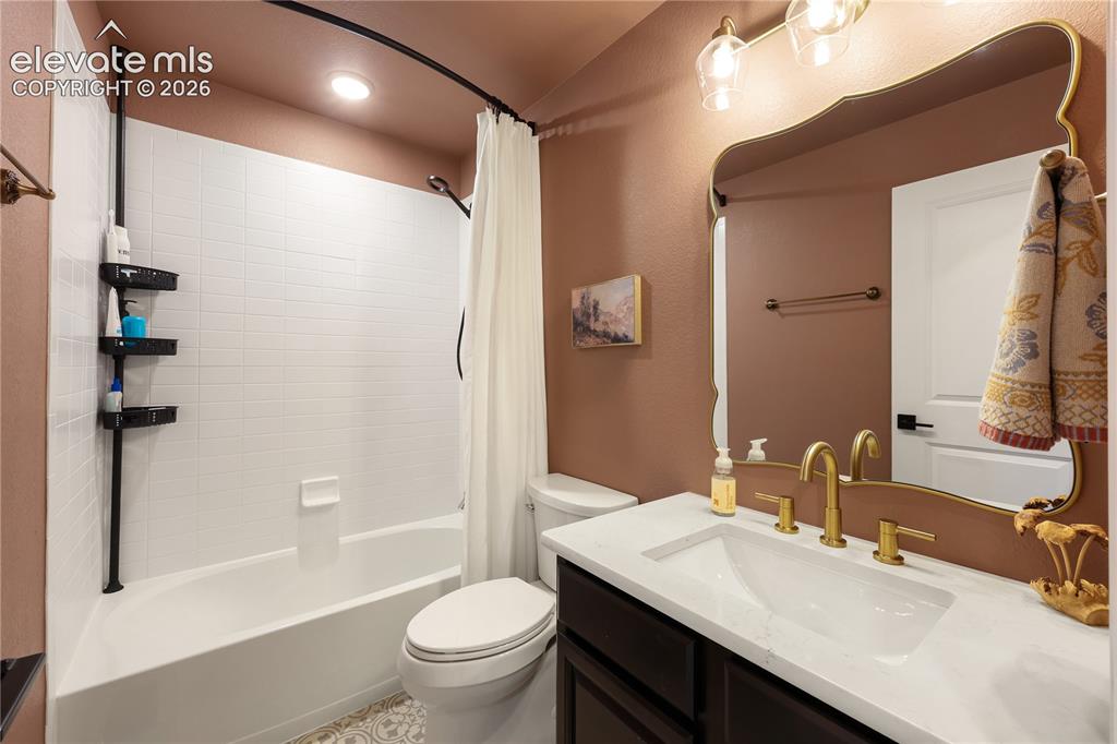 Image 17 of 23: Bathroom