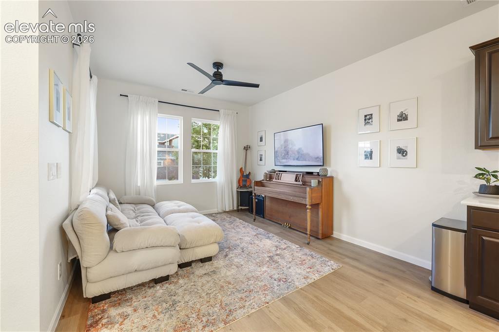 Image 5 of 23: Living Room