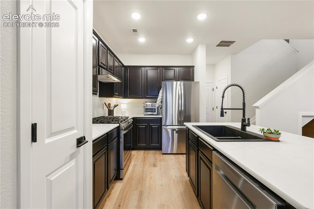 Image 6 of 23: Kitchen