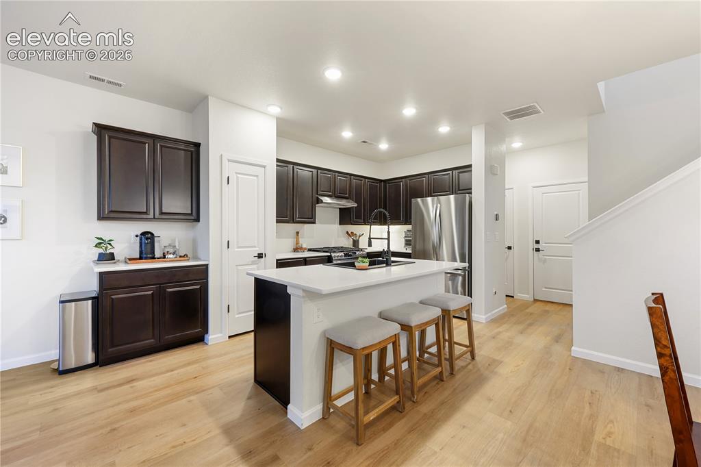 Image 7 of 23: Kitchen