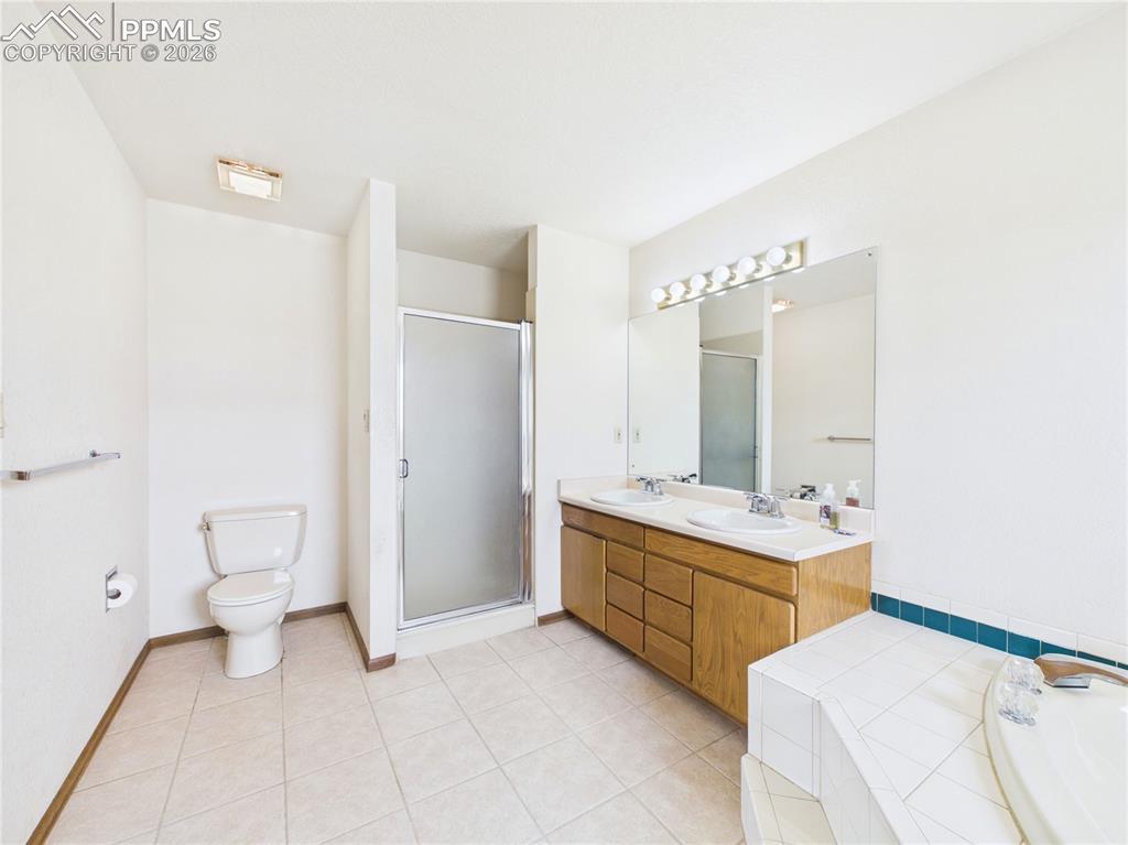 Image 29 of 44: Bathroom