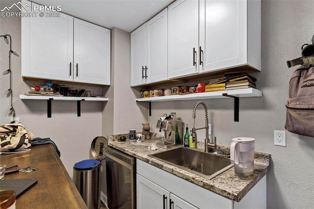 Image 27 of 50: Kitchen