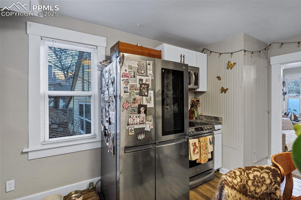 Image 28 of 50: Kitchen