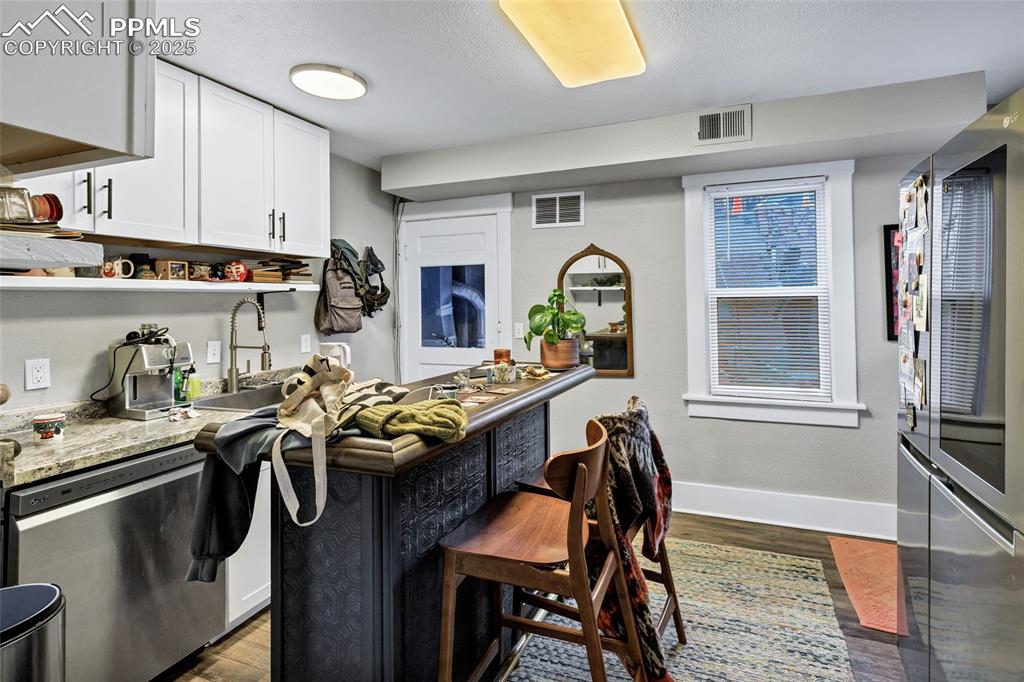 Image 29 of 50: Kitchen