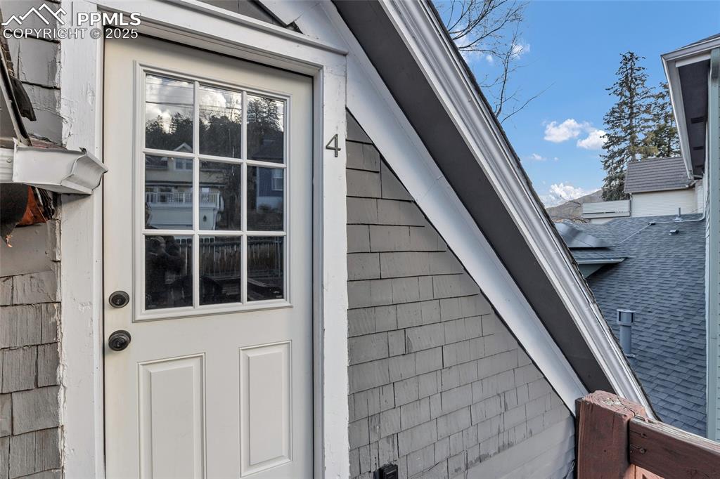 Image 36 of 50: Entry