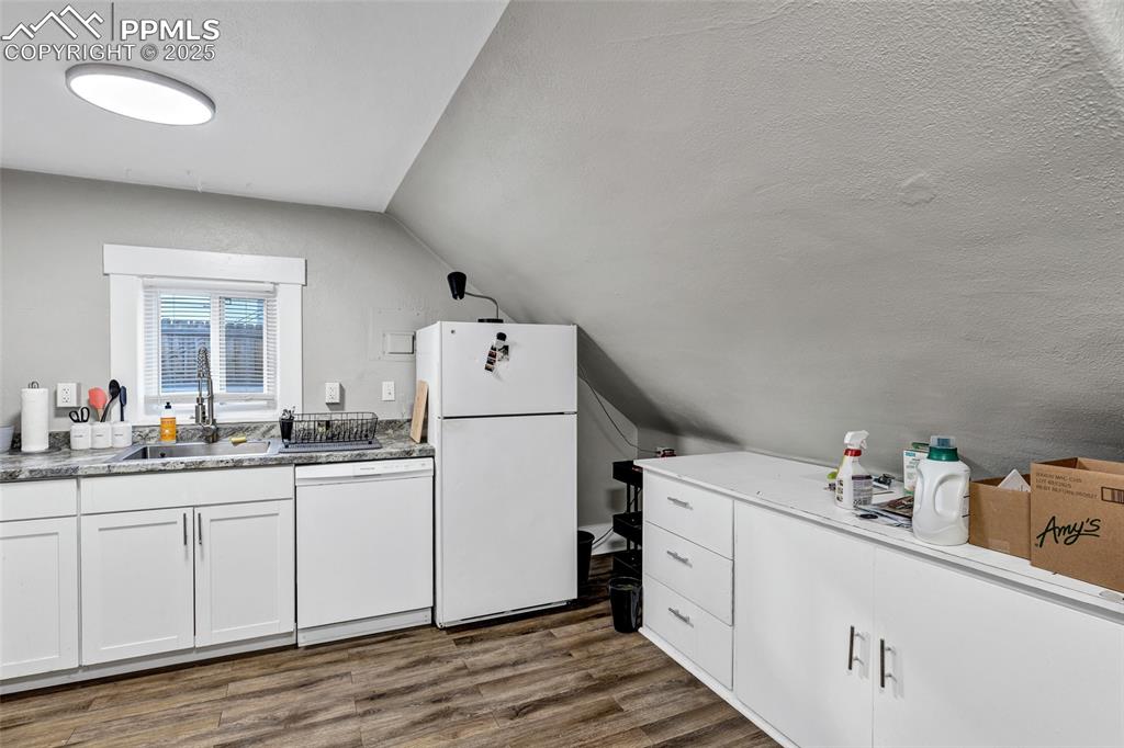 Image 41 of 50: Kitchen