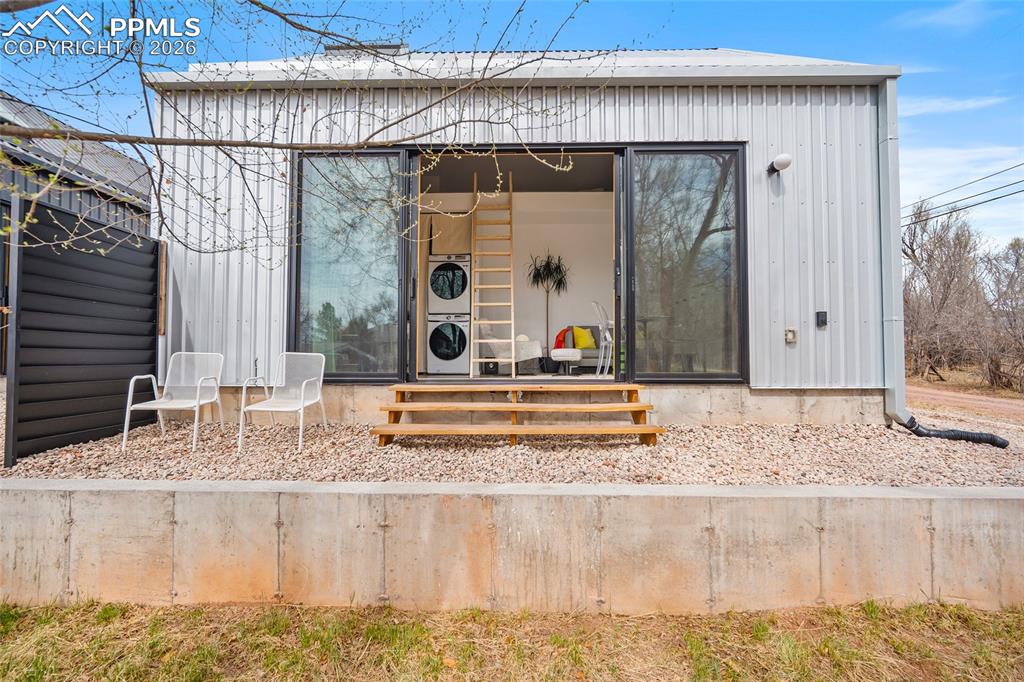 Image 35 of 50: Bathroom