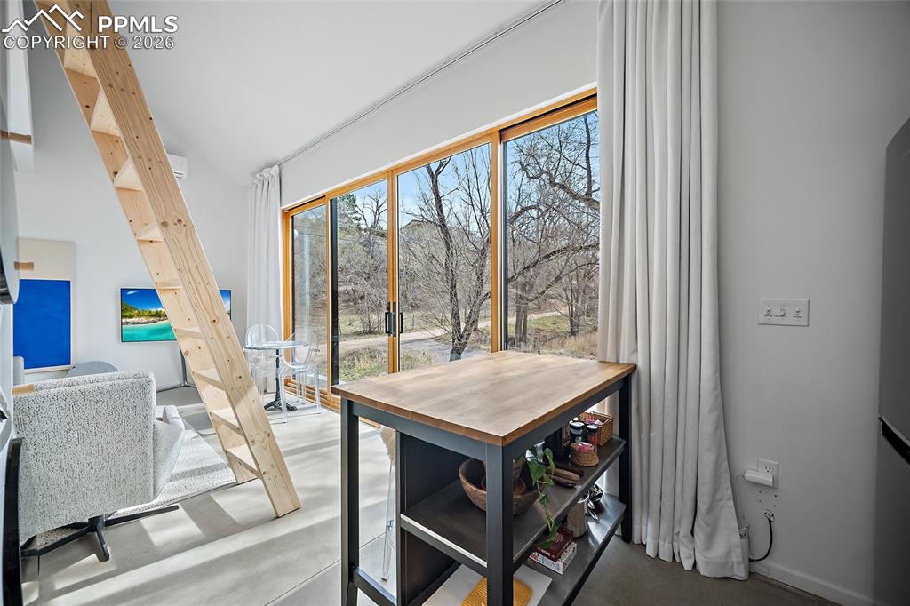 Image 36 of 50: Bathroom