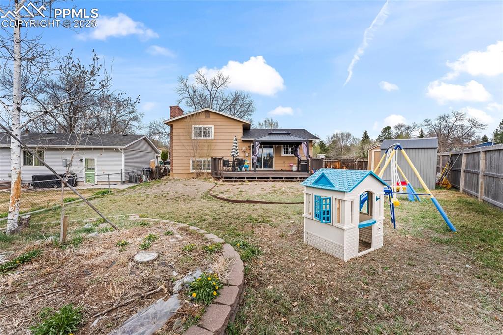 Image 10 of 11: Back of Structure