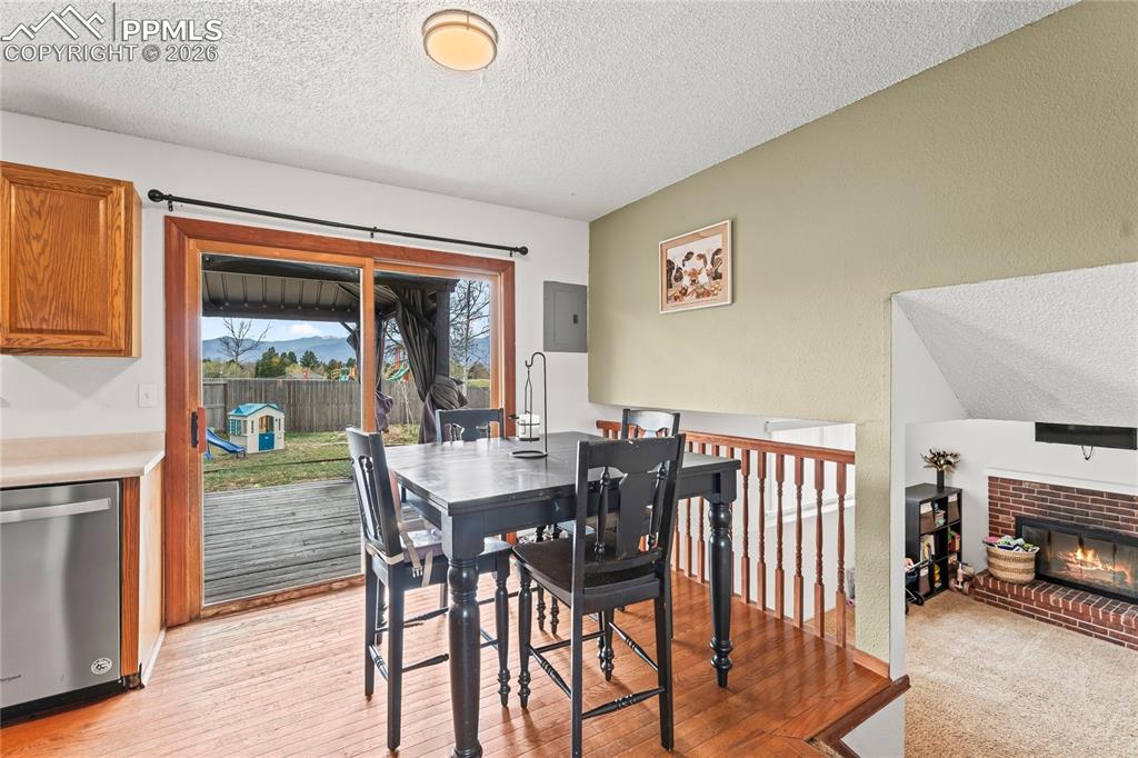 Image 4 of 11: Dining Area