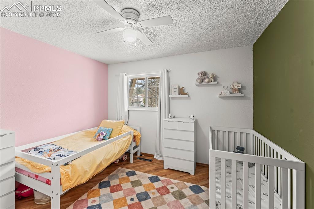 Image 9 of 11: Bedroom