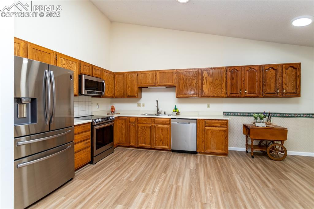 Image 11 of 49: Kitchen