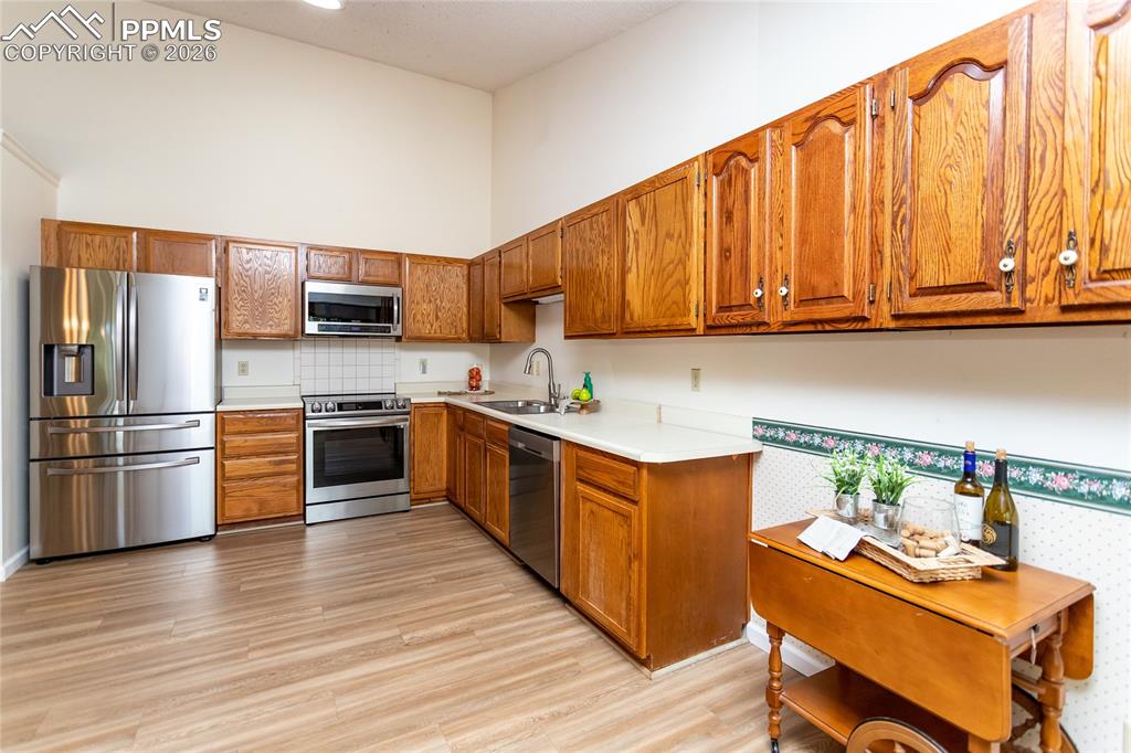 Image 12 of 49: Kitchen