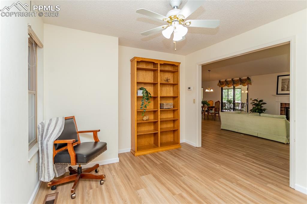 Image 23 of 49: Office