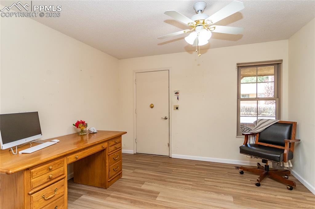 Image 24 of 49: Office