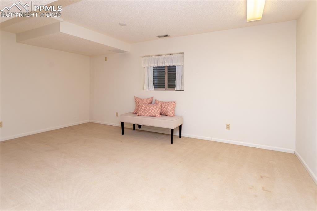 Image 38 of 49: Hobby Room