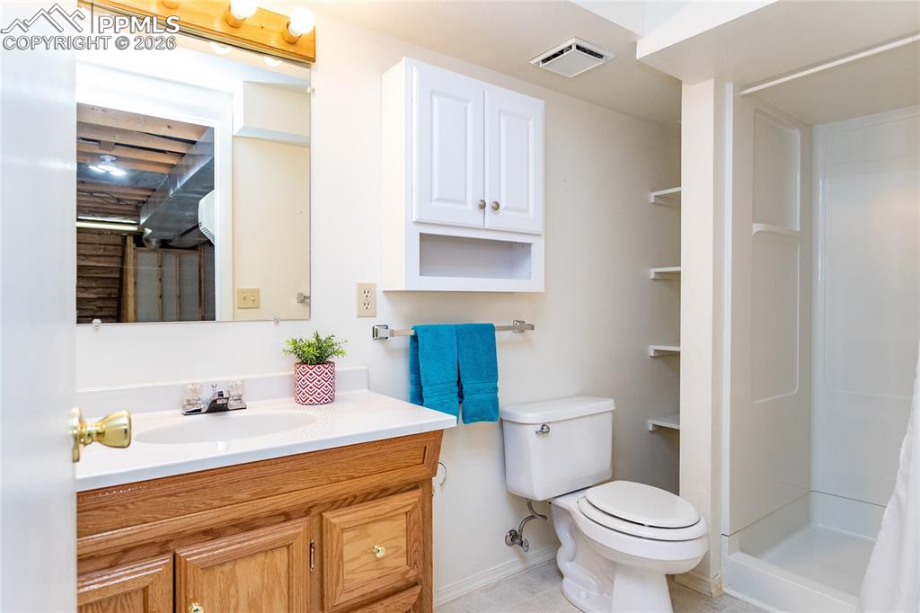 Image 44 of 49: Bathroom