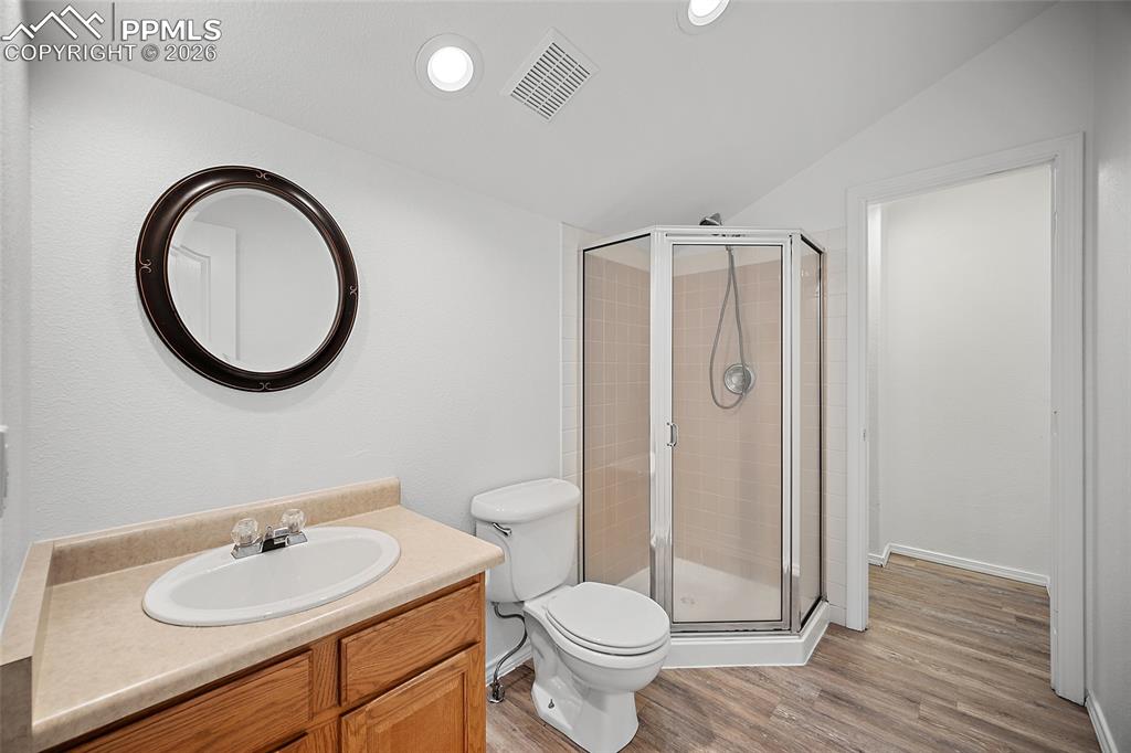 Image 14 of 22: Bathroom