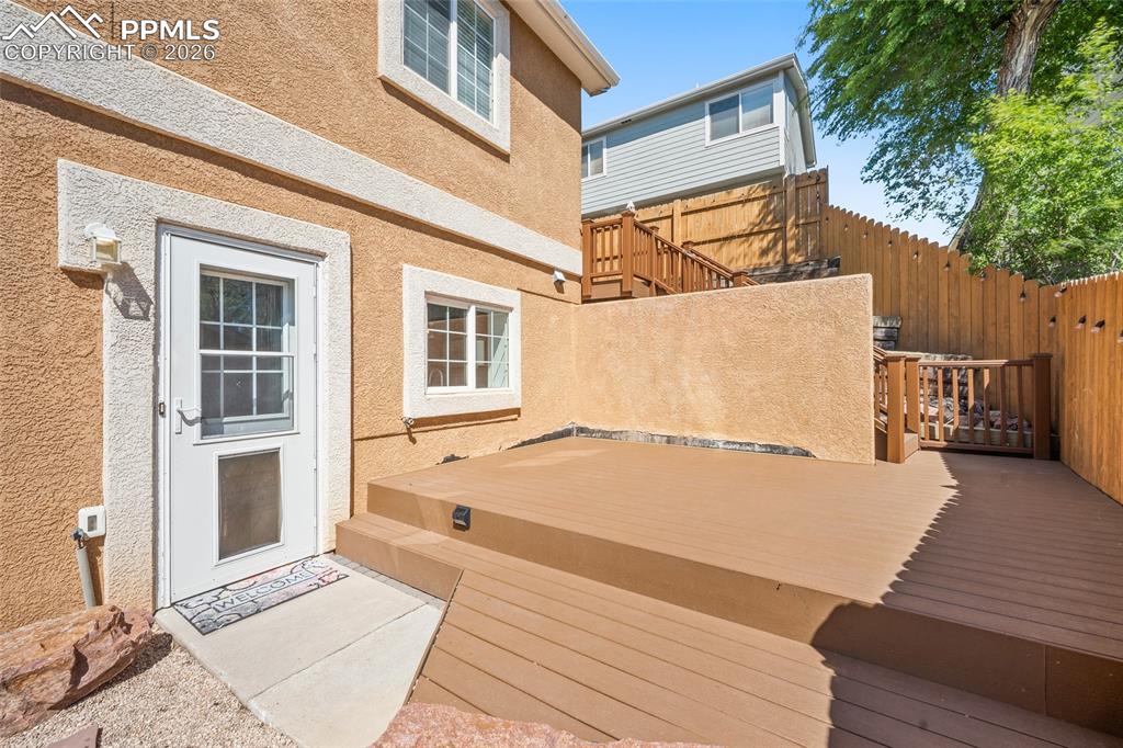 Image 19 of 22: Deck