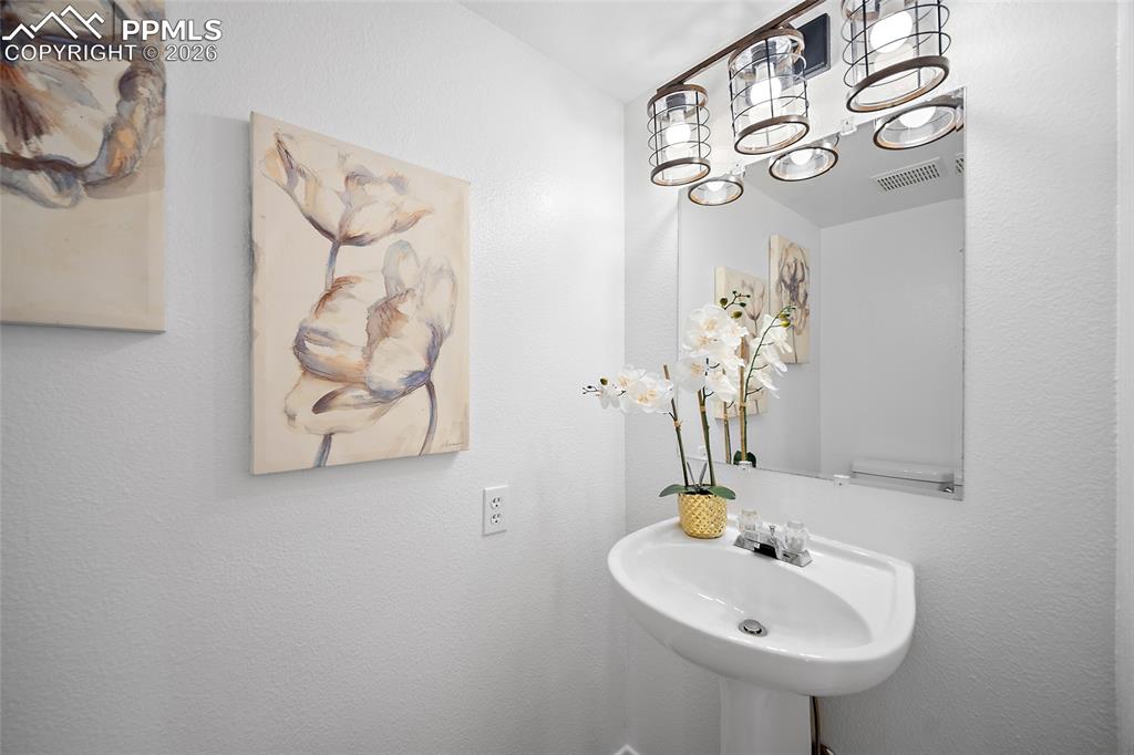 Image 9 of 22: Bathroom