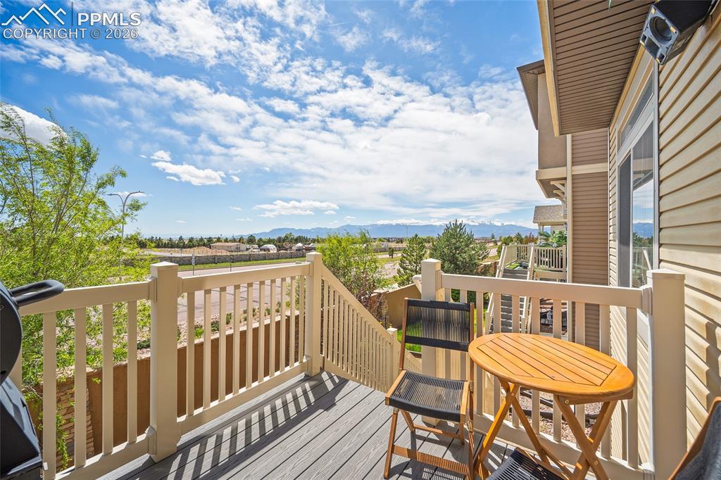 Image 14 of 40: Deck