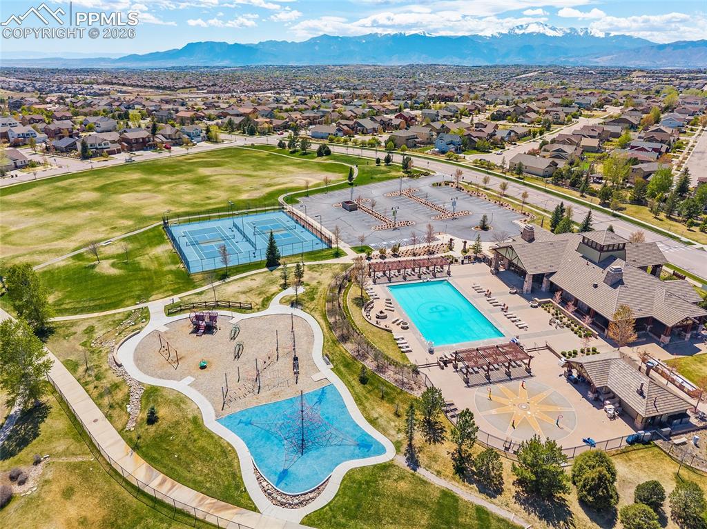 Image 34 of 40: Community Amenities