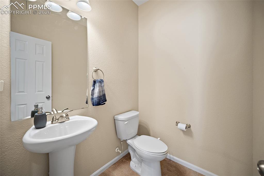 Image 4 of 40: Bathroom