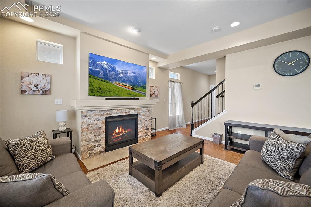 Image 8 of 40: Living Room