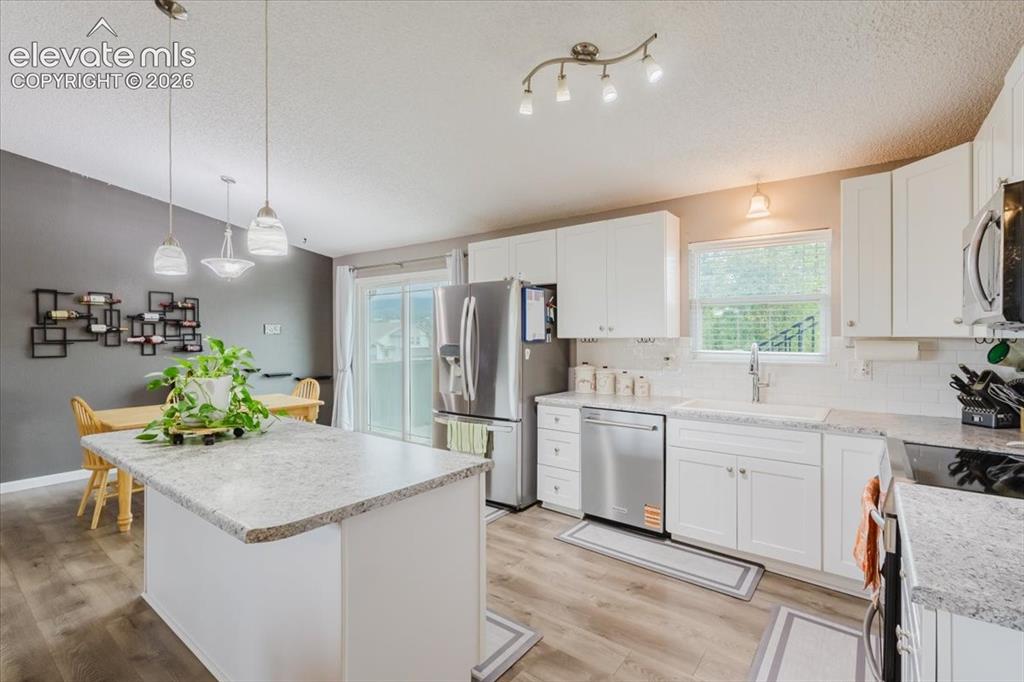 Image 12 of 49: Kitchen