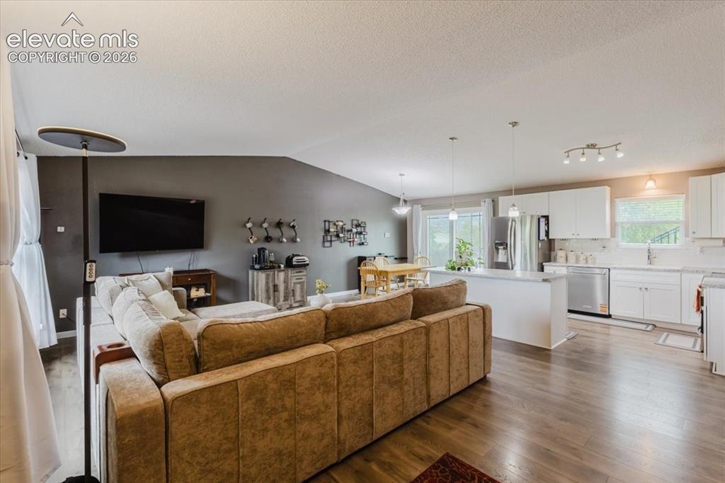 Image 7 of 49: Great room!