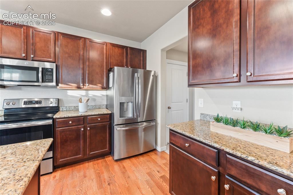 Image 10 of 47: Kitchen