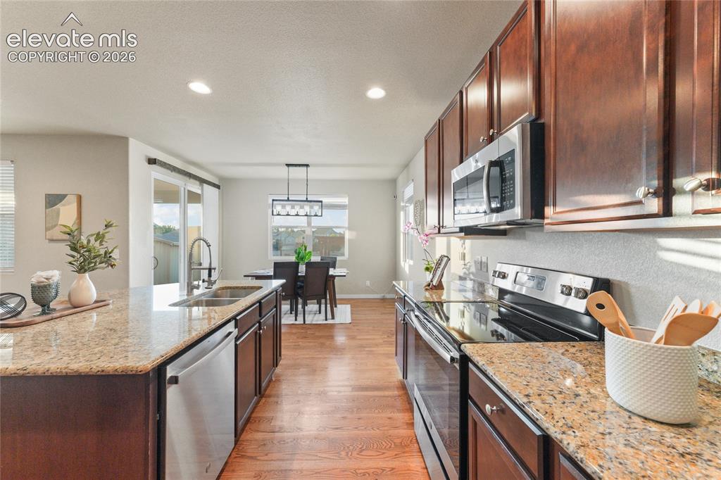 Image 11 of 47: Kitchen