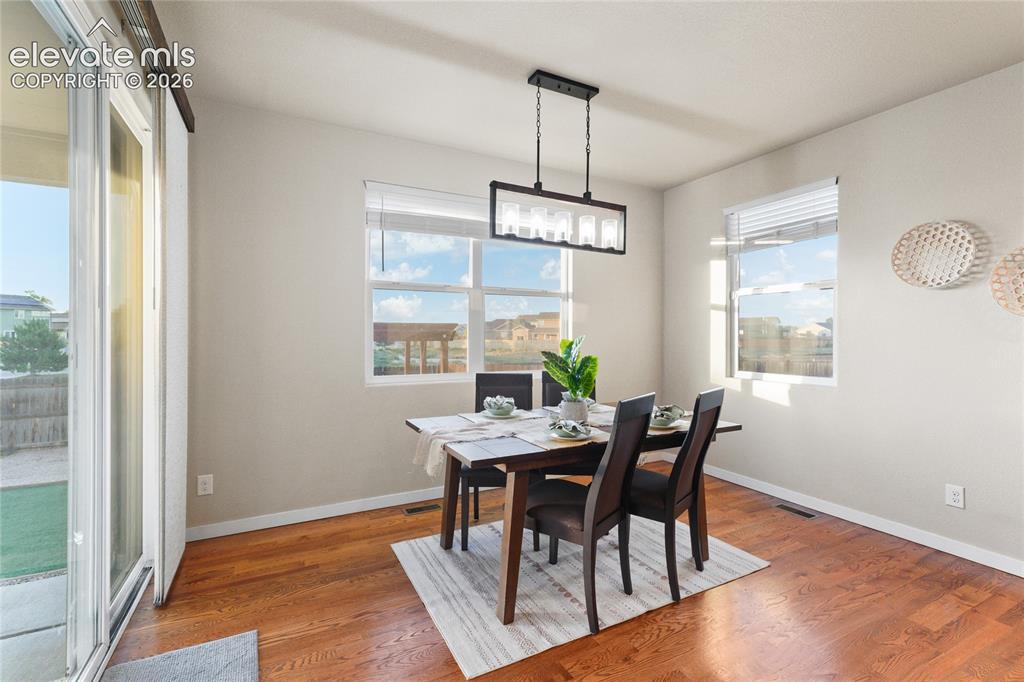 Image 13 of 47: Dining Area