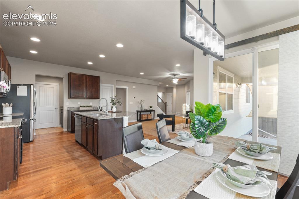 Image 14 of 47: Dining Area