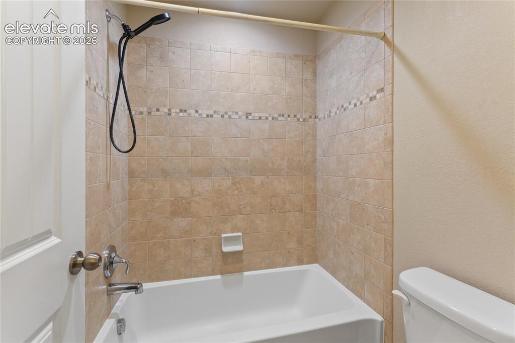 Image 31 of 47: Bathroom