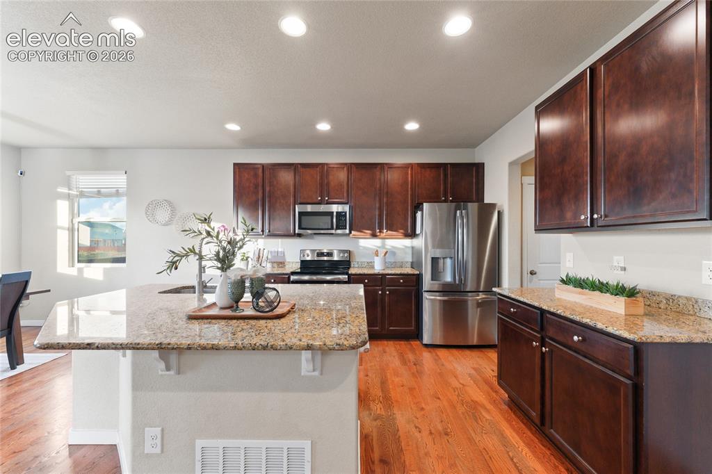 Image 9 of 47: Kitchen
