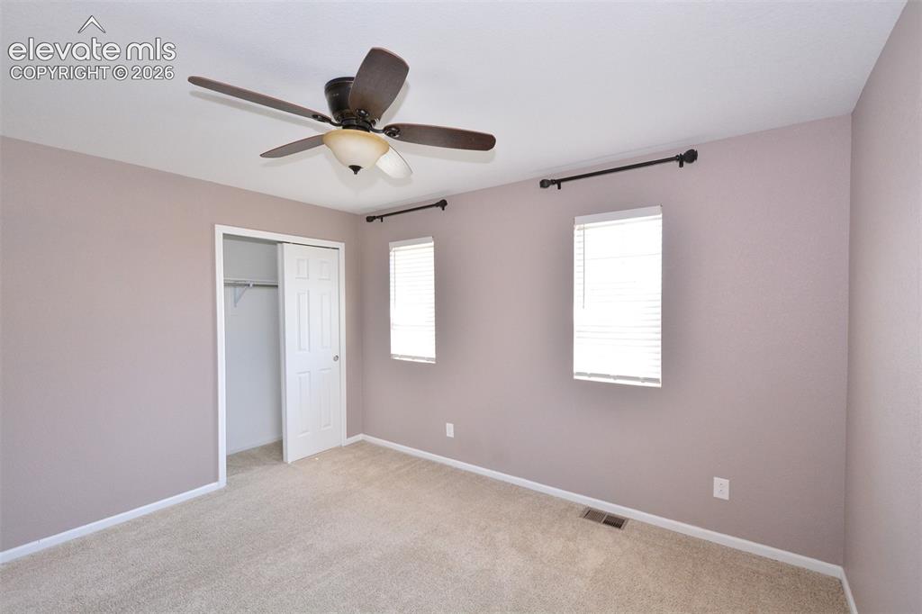 Image 16 of 20: Bedroom