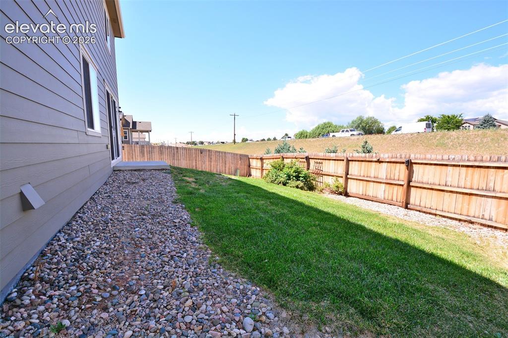 Image 20 of 20: Yard