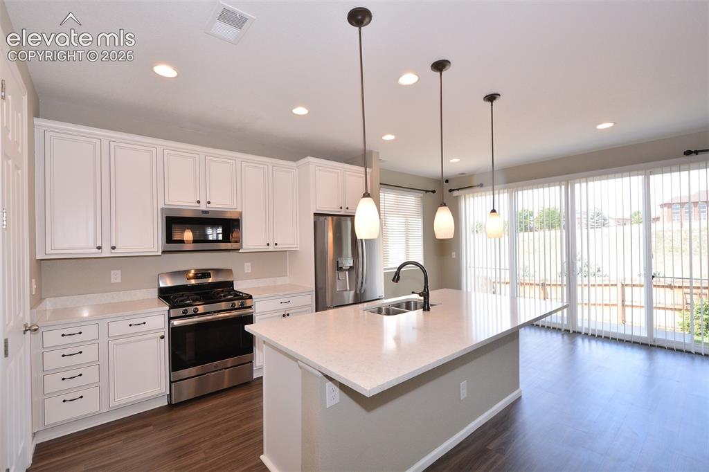 Image 4 of 20: Kitchen