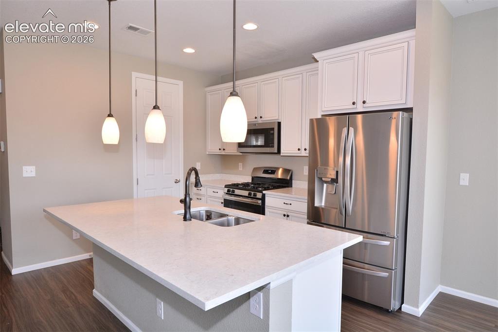 Image 5 of 20: Kitchen