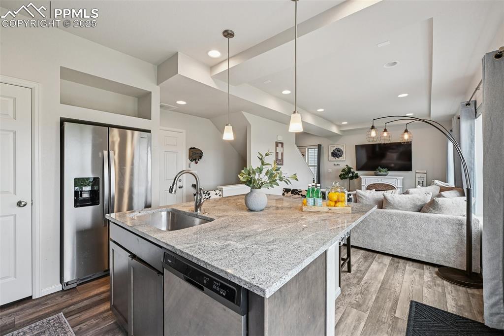 Image 10 of 32: Kitchen