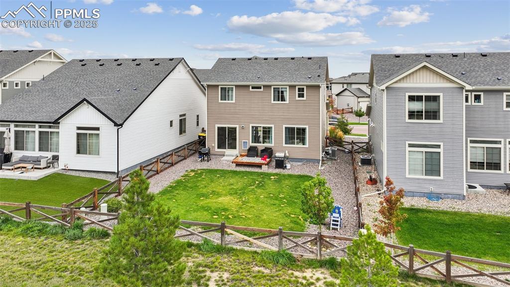 Image 26 of 32: Back of Structure