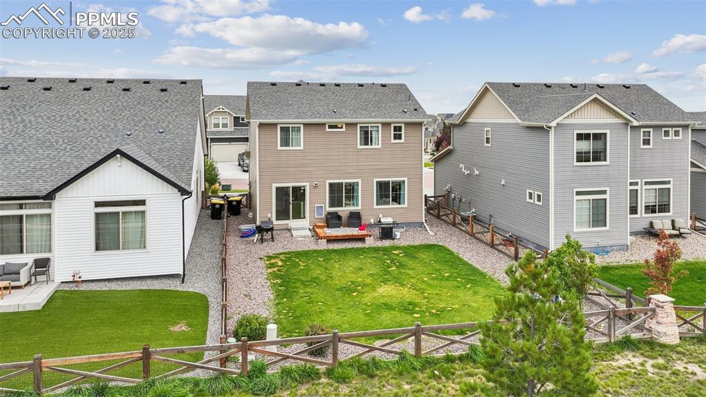 Image 28 of 32: Back of Structure