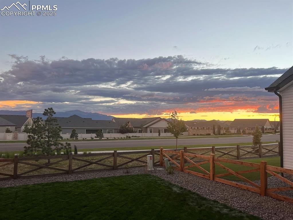 Image 29 of 32: Yard