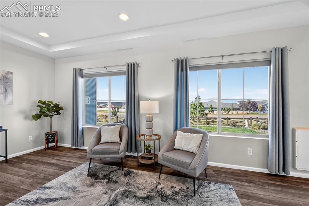 Image 6 of 32: Sitting Room