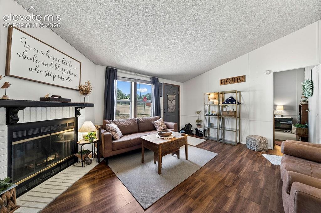 Image 11 of 50: Living Room