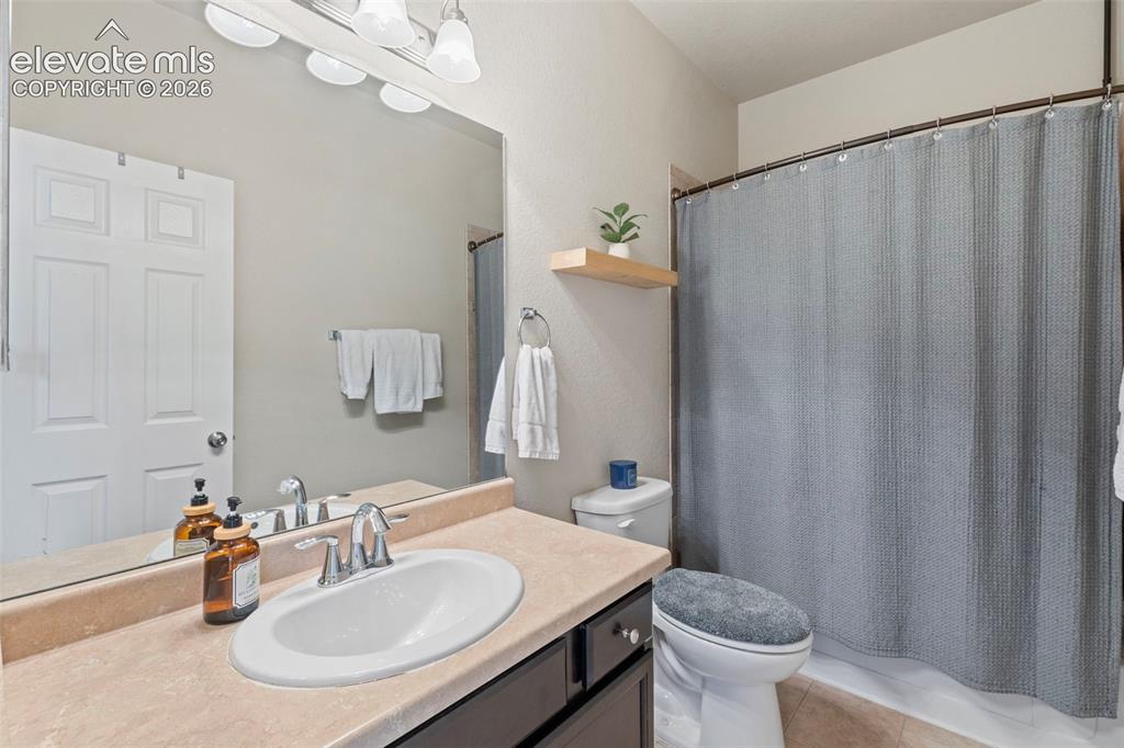 Image 17 of 27: Bathroom