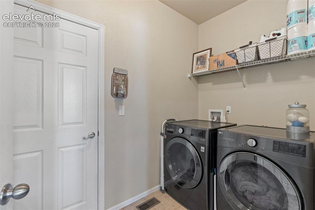 Image 18 of 27: Laundry